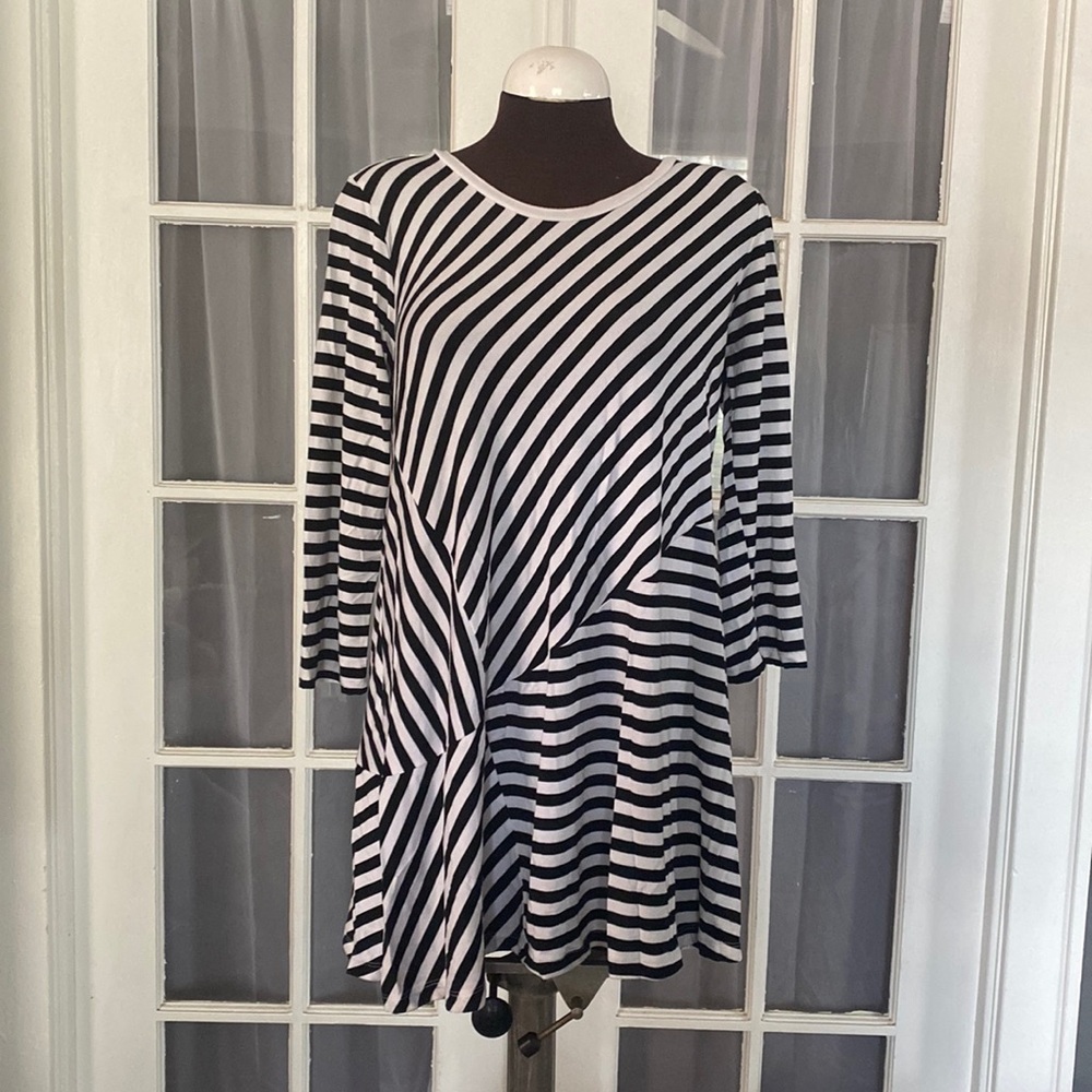 Comfy USA Black & White Asymmetrical Striped Stretchy Tunic Top Size Large